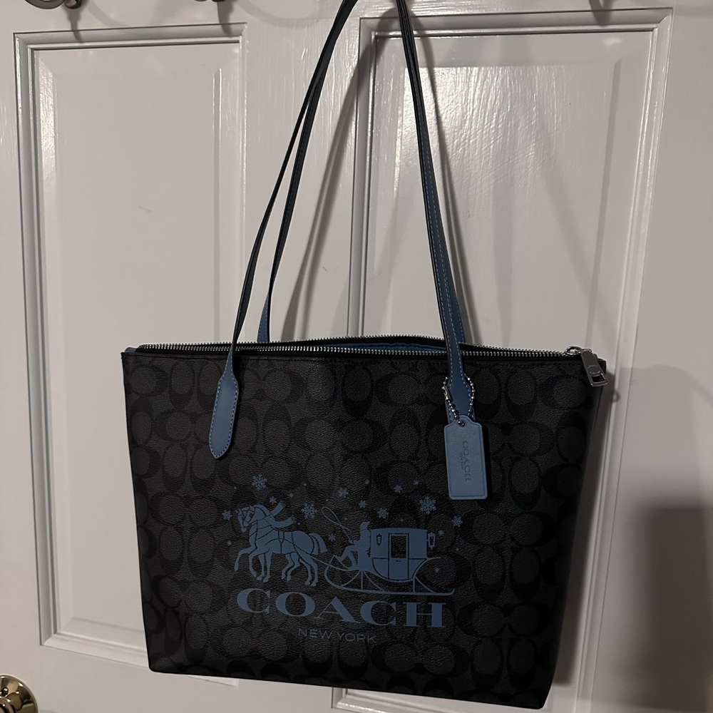 Like New Condition Snowflake Coach Tote